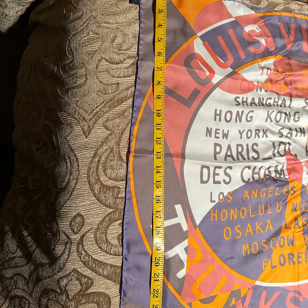 Louis Vuitton Scarf - Picture 5 of 7